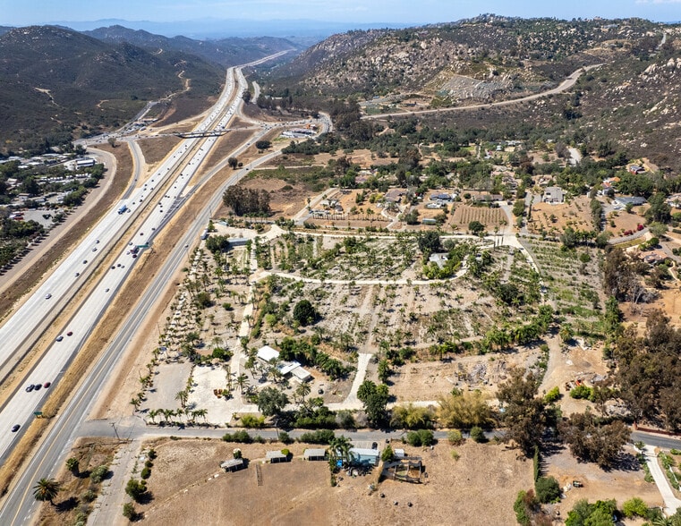 26437 N Centre City Pky, Escondido, CA à vendre - Photo du bâtiment - Image 2 de 12