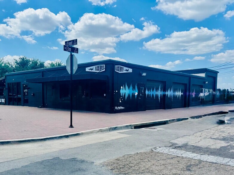 213-215 E Front St, Arlington, TX for lease - Building Photo - Image 3 of 4