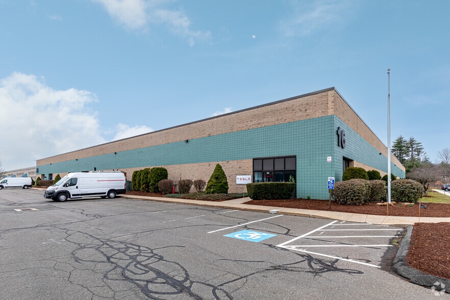 16 International Dr, East Granby, CT for lease - Building Photo - Image 3 of 8