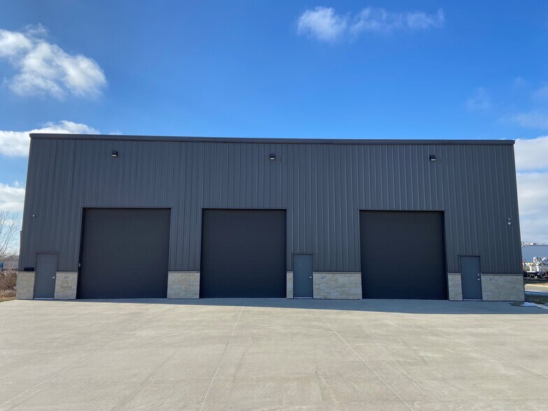 3101 W Elgin Ave, Lincoln, NE for lease - Primary Photo - Image 1 of 1