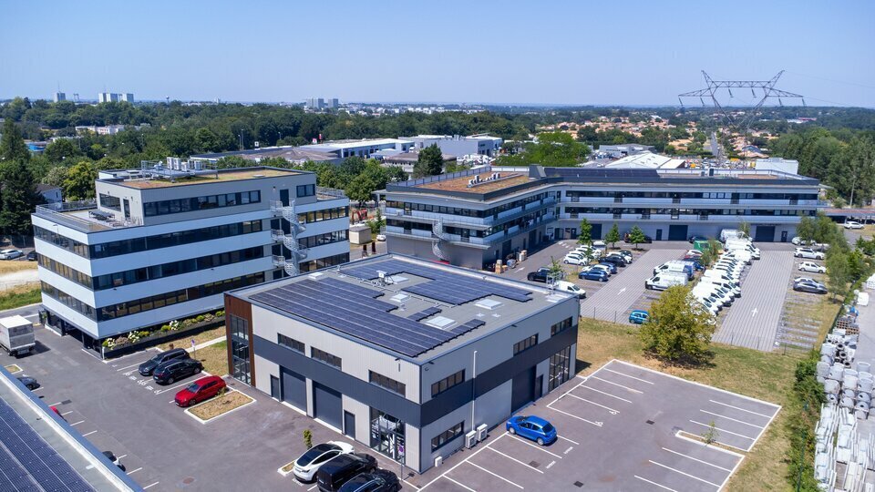 Flex in Artigues-près-Bordeaux for sale Aerial- Image 1 of 3