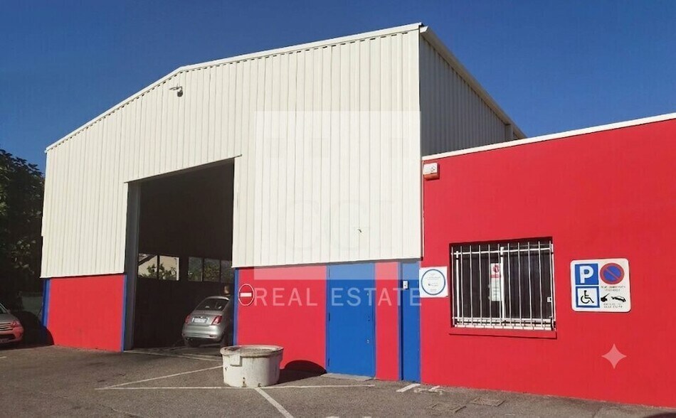 Flex in Sassenage for lease - Building Photo - Image 2 of 4