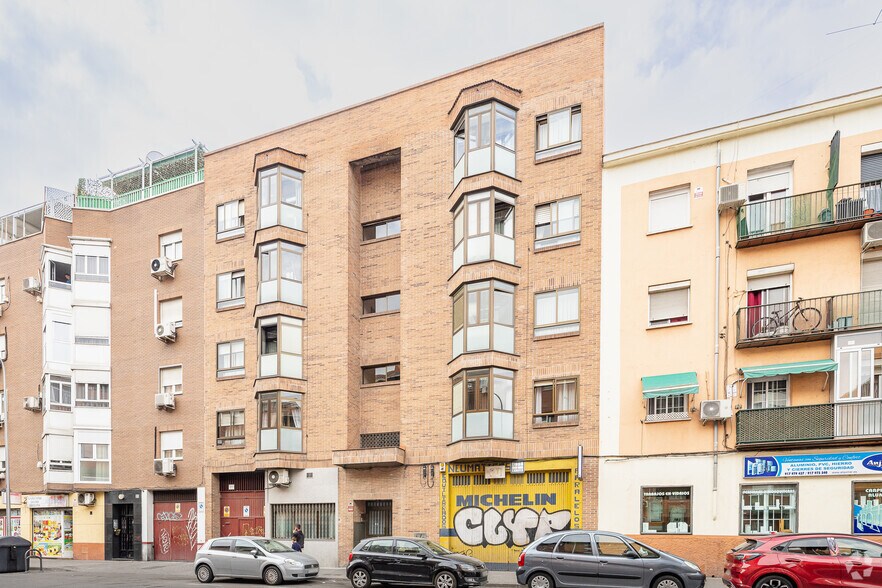 Calle del Arroyo Bueno, 23, Madrid, Madrid à louer - Photo du bâtiment - Image 2 de 2