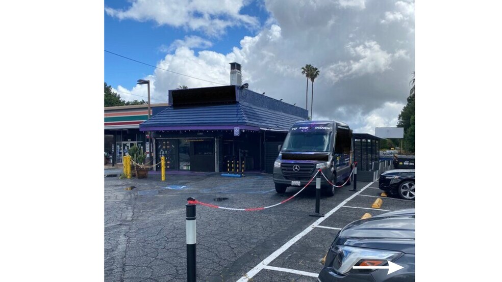 9846 Mason Ave, Chatsworth, CA à vendre - Photo du bâtiment - Image 2 de 15