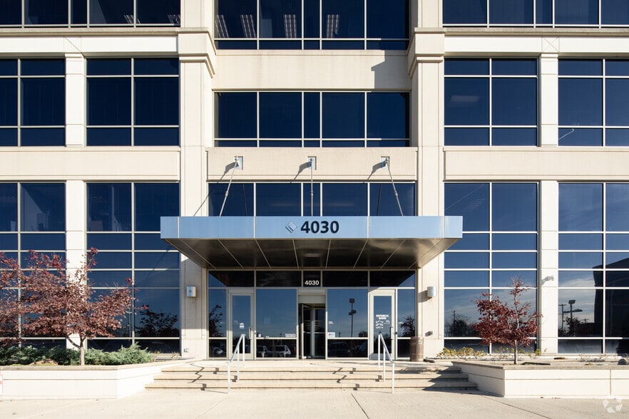 4030 Smith Rd, Cincinnati, OH à louer - Photo du bâtiment - Image 2 de 8