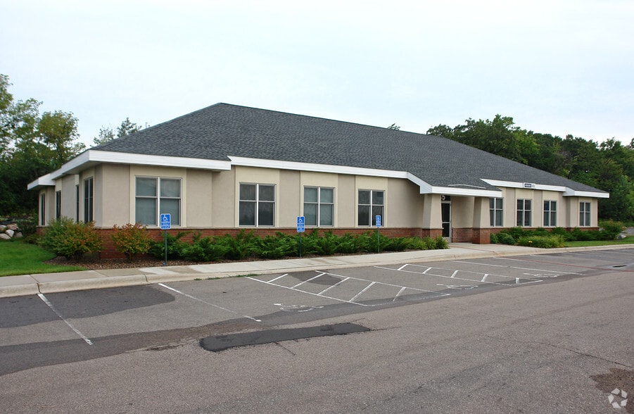 1585 Thomas Center Dr, Saint Paul, MN for lease - Primary Photo - Image 1 of 8