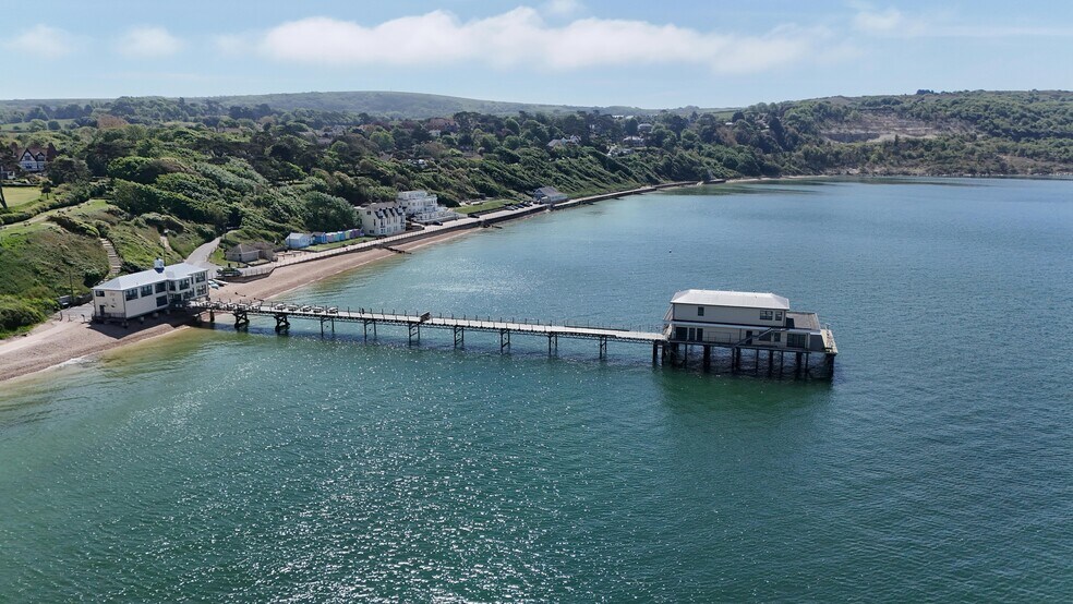 Totland Pier, Totland Bay à vendre - Photo du bâtiment - Image 2 de 15