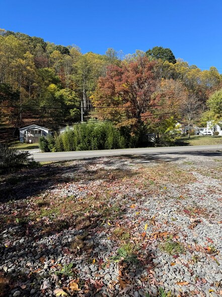 RT 16/ Near Sophia - 330 Robert C Byrd dr, Sophia, WV à louer - Photo du bâtiment - Image 2 de 8