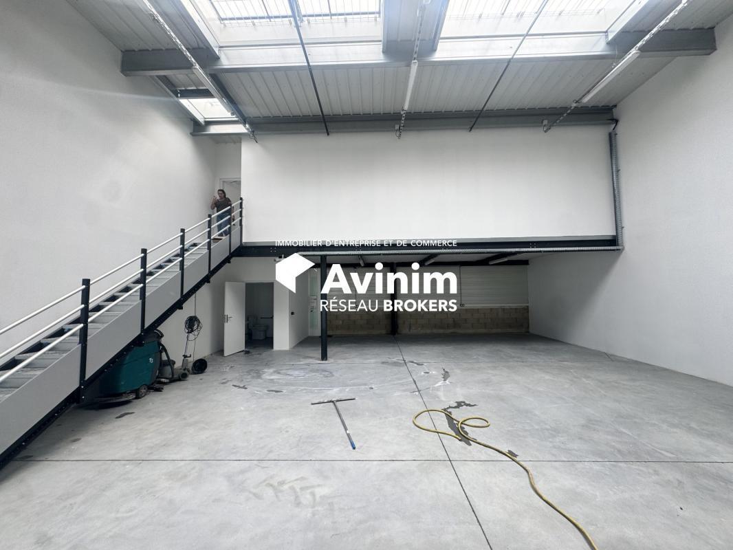 Industrial in Stains for lease Interior Photo- Image 1 of 4