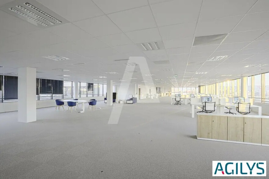 Office in Massy for lease - Building Photo - Image 2 of 16