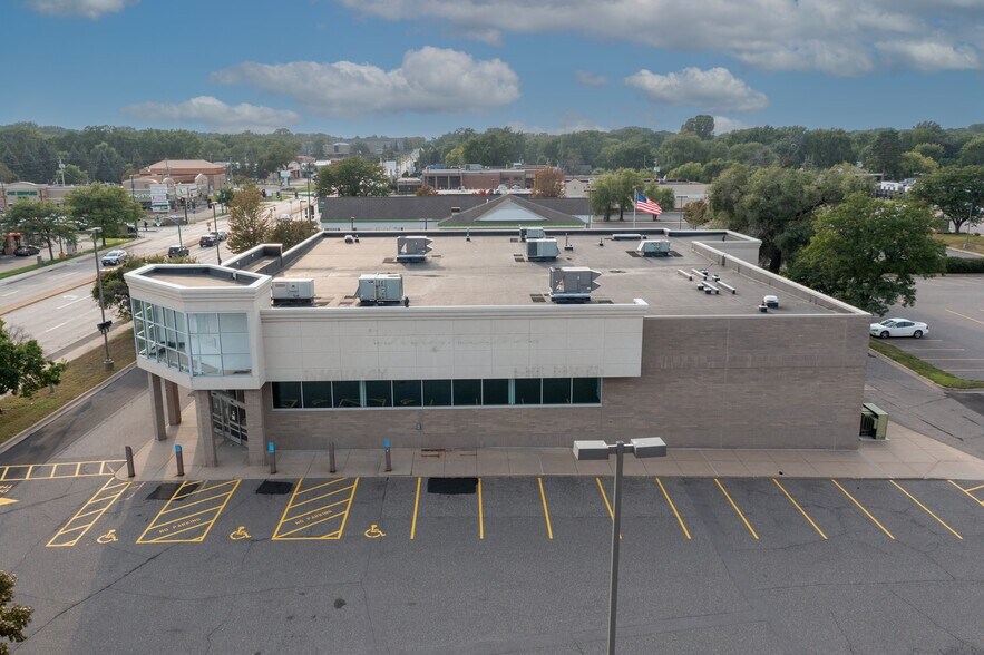 6800 Bass Lake Rd, Crystal, MN à vendre - Photo du bâtiment - Image 3 de 5