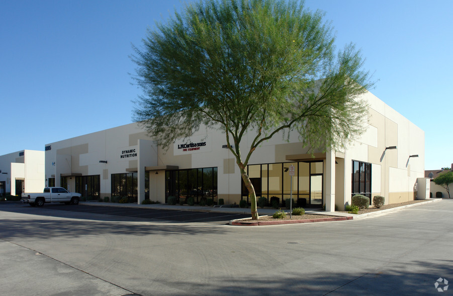 6005 S 40th St, Phoenix, AZ à louer - Photo du bâtiment - Image 3 de 3