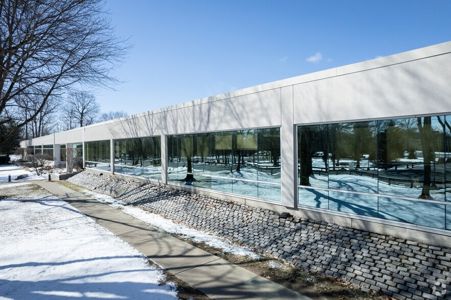 100 Philips Pky, Montvale, NJ for sale - Building Photo - Image 3 of 6