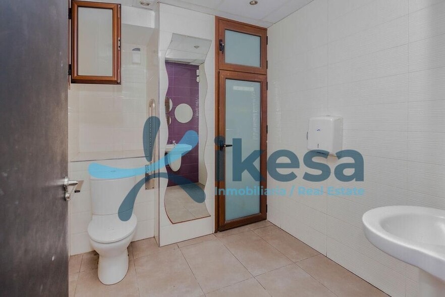 Retail in Almería, Almería for sale - Interior Photo - Image 2 of 19