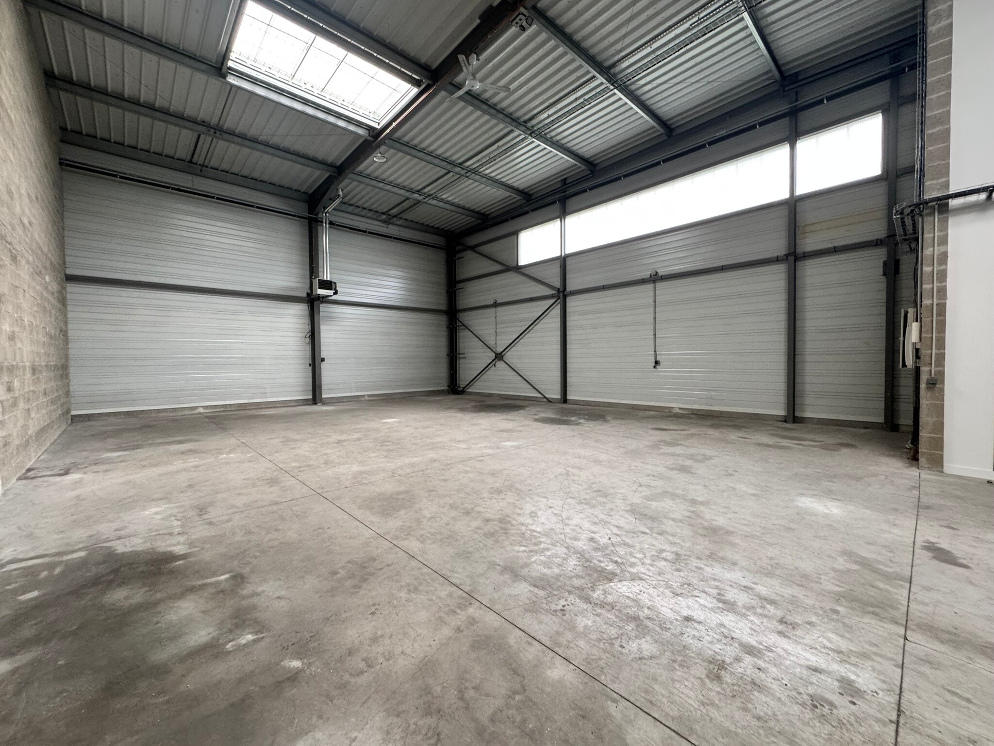 Flex in Frépillon for lease Interior Photo- Image 1 of 11