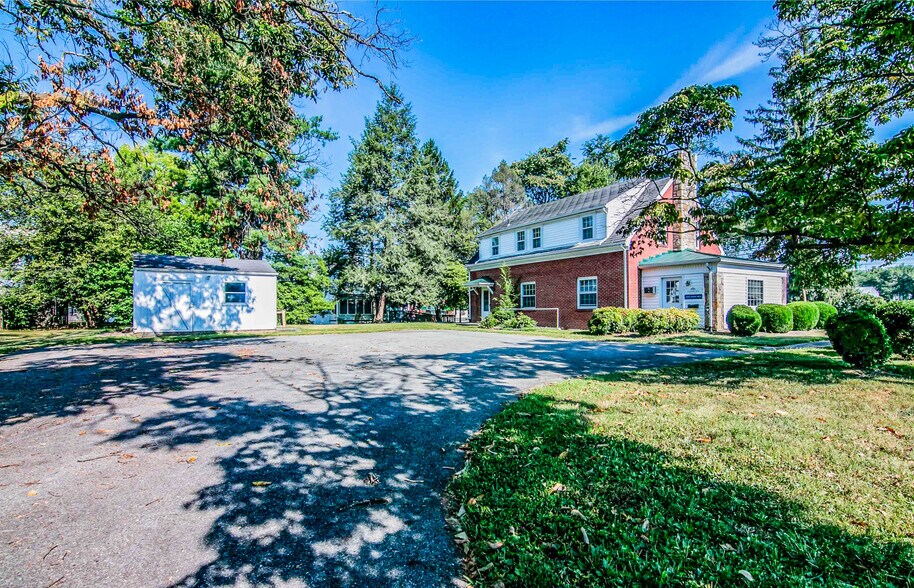 1540 Apperson Dr, Salem, VA à vendre - Photo du bâtiment - Image 2 de 14