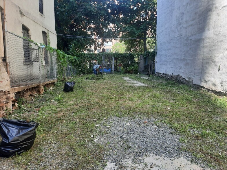 245 E 123rd St, New York, NY à vendre - Photo du bâtiment - Image 3 de 4