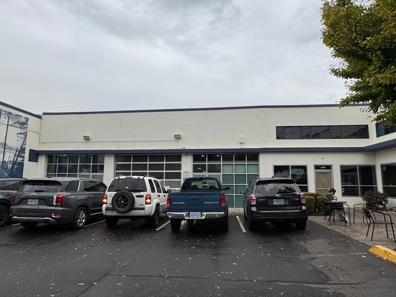 2021-2033 NE Martin Luther King Jr Blvd, Portland, OR for lease - Building Photo - Image 2 of 19