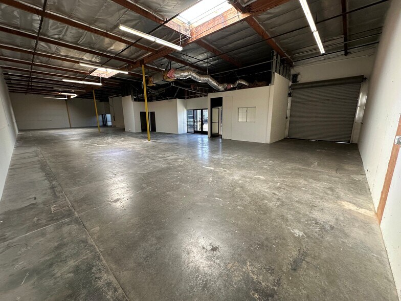 425 W Century Ave, San Bernardino, CA à louer - Photo du bâtiment - Image 2 de 8
