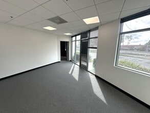 14525 Valley View Ave, Santa Fe Springs, CA à louer Photo intérieure- Image 2 de 3