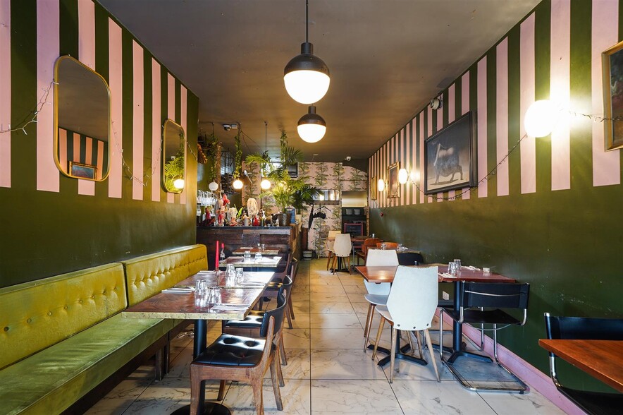 61 Stoke Newington High St, London for lease - Interior Photo - Image 3 of 25