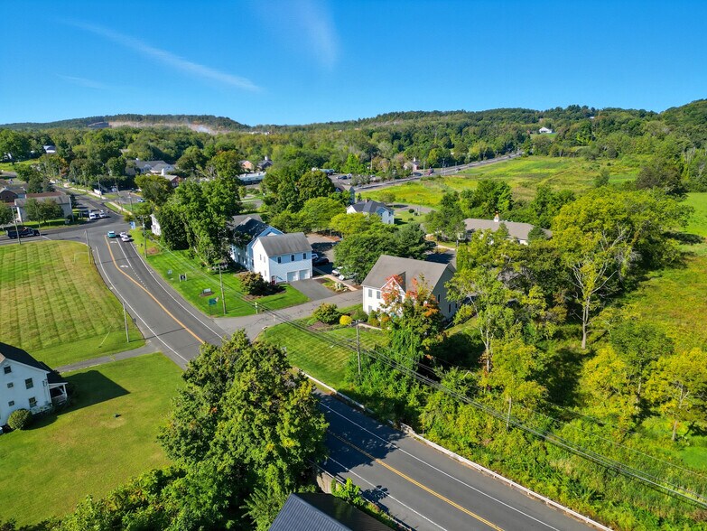 5 Creamery Brk, East Granby, CT à vendre - Photo du bâtiment - Image 1 de 33