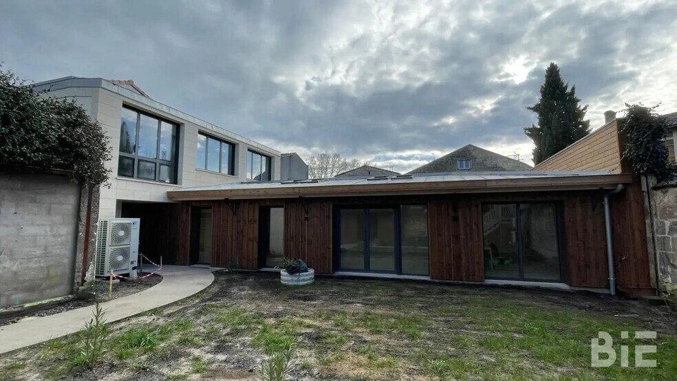 Office in Bordeaux for lease - Building Photo - Image 3 of 13