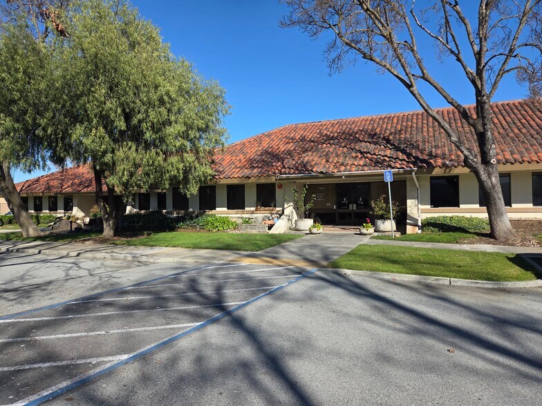 8100 Camino Arroyo, Gilroy, CA à louer - Photo du bâtiment - Image 2 de 7