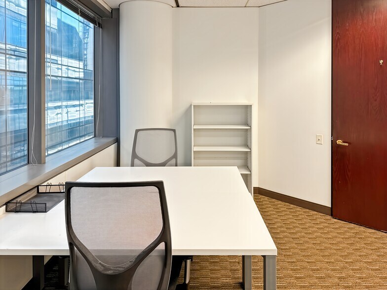 203 N LaSalle St, Chicago, IL à louer - Photo du bâtiment - Image 2 de 24
