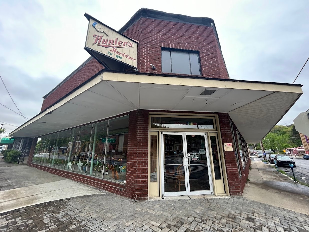 115 Independence St, Berkeley Springs, WV for sale Primary Photo- Image 1 of 4