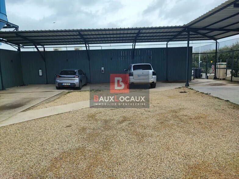 Flex in Arles for lease - Building Photo - Image 2 of 5