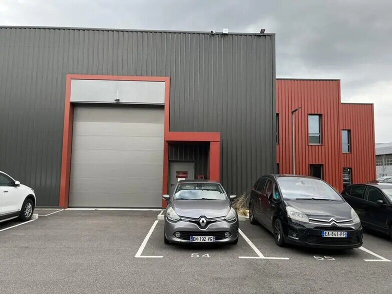 Flex dans Chassieu à louer - Photo du bâtiment - Image 1 de 35