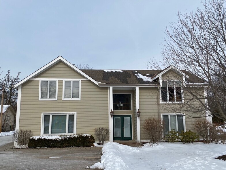 20234 Detroit Rd, Rocky River, OH à louer - Photo du bâtiment - Image 1 de 12