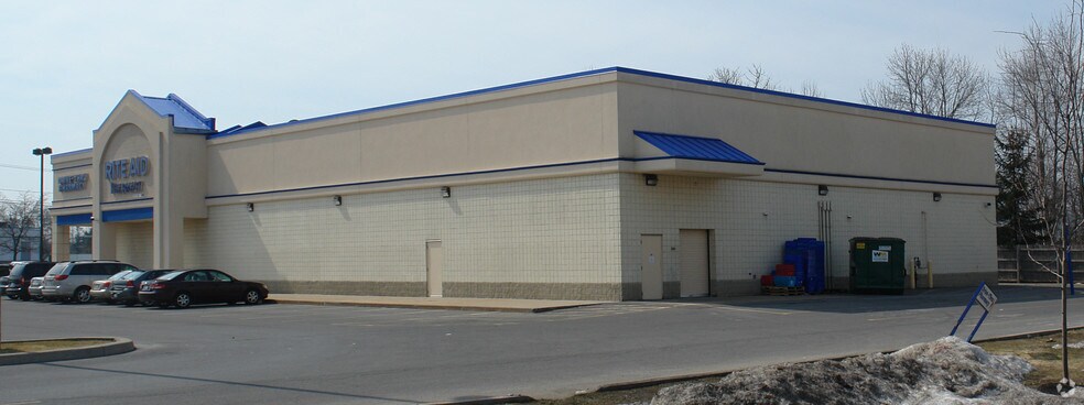 7939-7973 Brewerton Rd, Cicero, NY à vendre - Photo du bâtiment - Image 2 de 10
