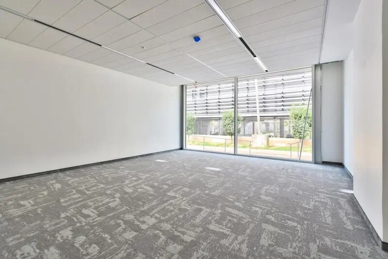 2 Rue Stephenson, Montigny-le-Bretonneux for lease - Building Photo - Image 2 of 9