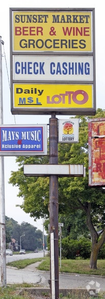 745 N Perry St, Pontiac, MI for lease - Building Photo - Image 3 of 3