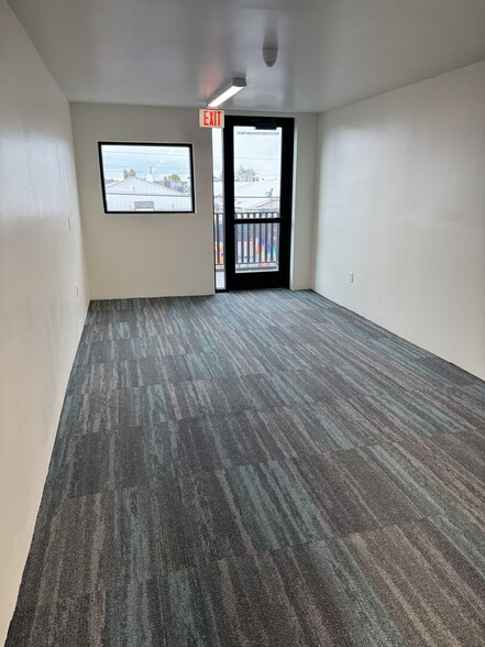 1551 S Commerce St, Las Vegas, NV à louer - Photo du bâtiment - Image 3 de 26