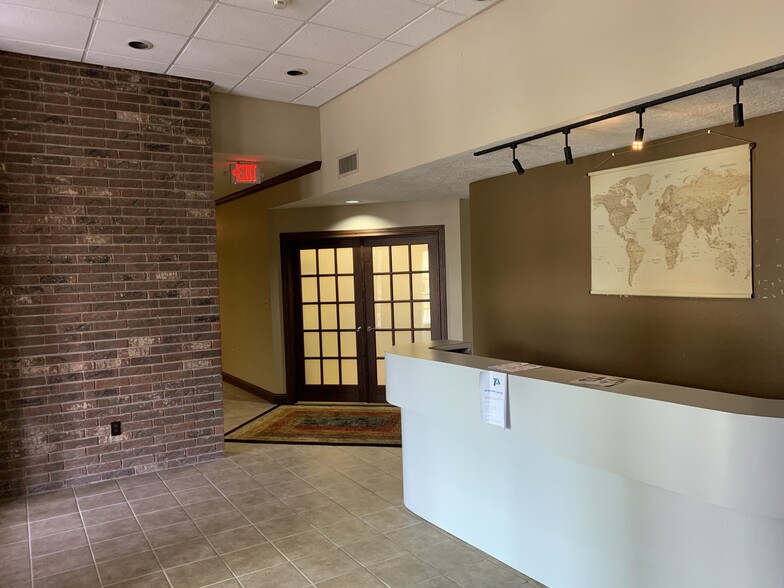 2050 N 11th St, Beaumont, TX for lease - Interior Photo - Image 2 of 13