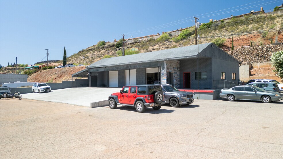 677 N Bluff St, St George, UT à louer - Photo du bâtiment - Image 2 de 10