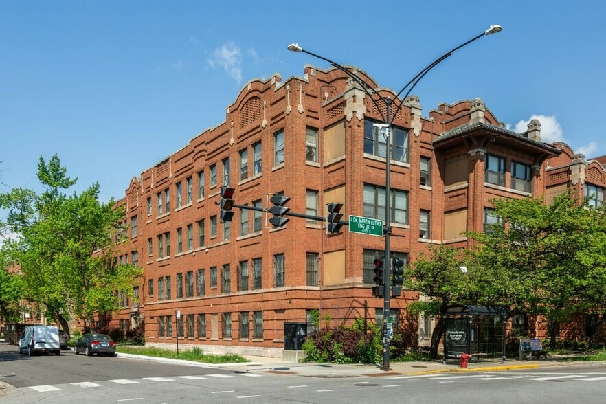 352–370 E. 60th Street portfolio of 2 properties for sale on LoopNet.ca - Building Photo - Image 2 of 6