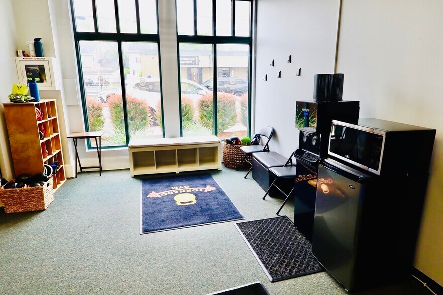 246 Main St, Hudson, MA à louer - Photo du bâtiment - Image 2 de 22