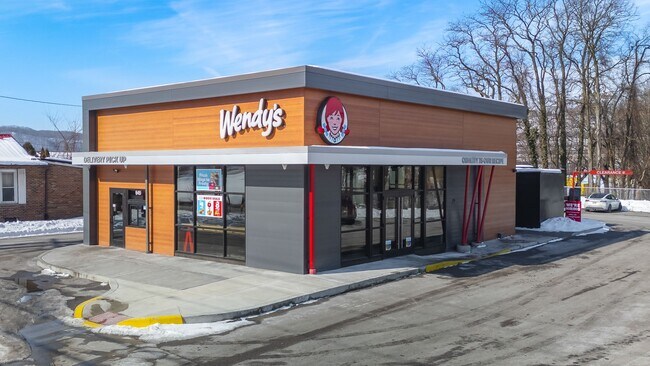 More details for 649 Carolina Ave, Chester, WV - Retail for Sale