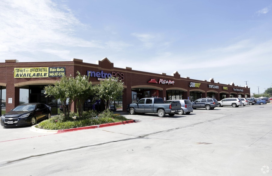 900 E McCart St, Krum, TX à louer - Photo principale - Image 1 de 8