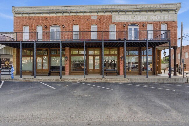 More details for 103 N Pecan St, Hico, TX - Hospitality for Sale