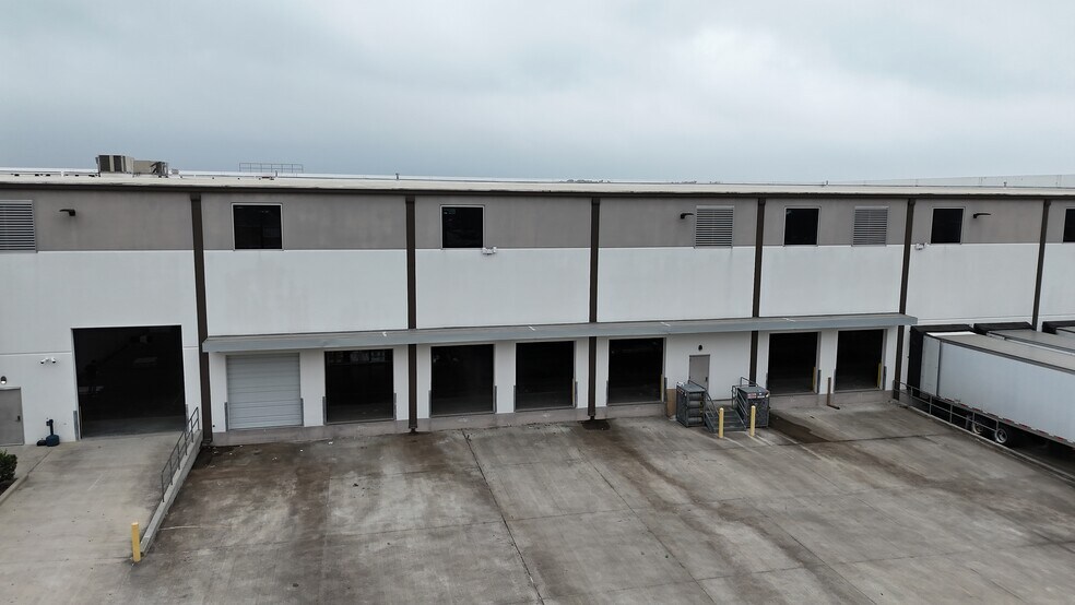 10101 Fountaingate Dr, Stafford, TX à vendre - Photo du bâtiment - Image 3 de 6