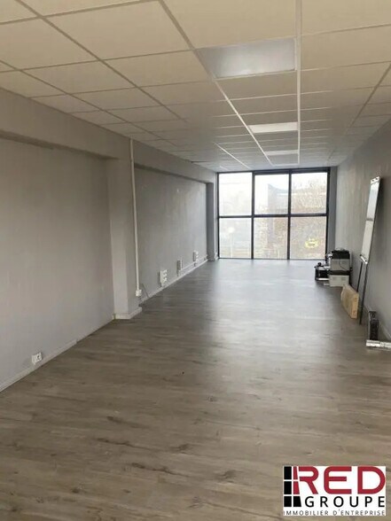 Office in Aubagne for lease - Building Photo - Image 3 of 4