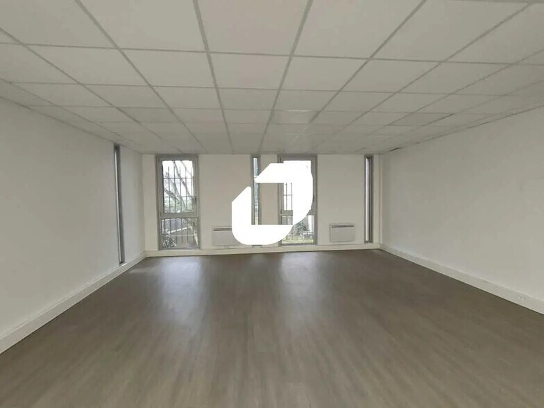 Bureau dans Vélizy-Villacoublay à louer - Photo du bâtiment - Image 2 de 36