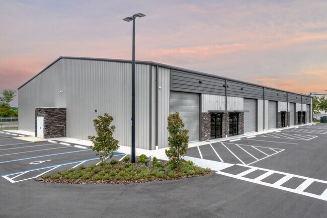 Plus de détails pour 1802 Corporate Center Ln, Plant City, FL - Local d'activités à louer