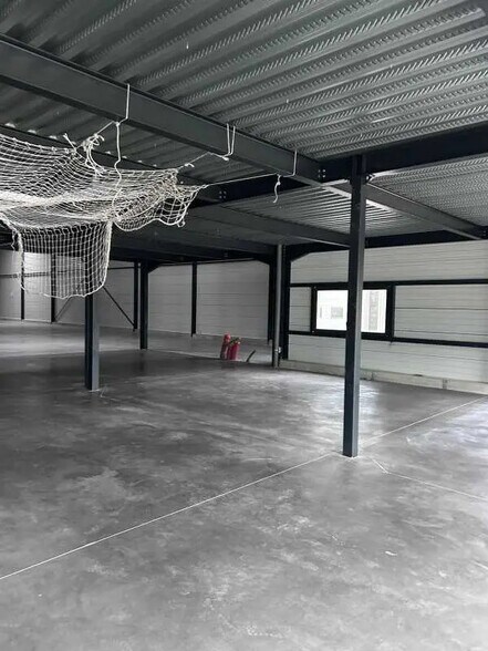 Bureau dans Miribel à louer - Photo du bâtiment - Image 3 de 11