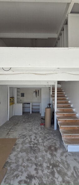 1133 Industrial Blvd, Naples, FL for lease - Interior Photo - Image 3 of 8